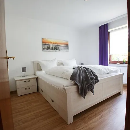 Zaunkoenig * Midlum (Schleswig-Holstein)