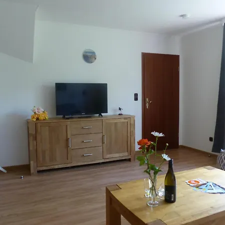 Zaunkoenig * Midlum (Schleswig-Holstein)